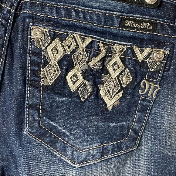 Miss Me Jeans Women 28W Mid Rise Crop Distressed Jeweled Back Pocket ME8316VC - Picture 11 of 13